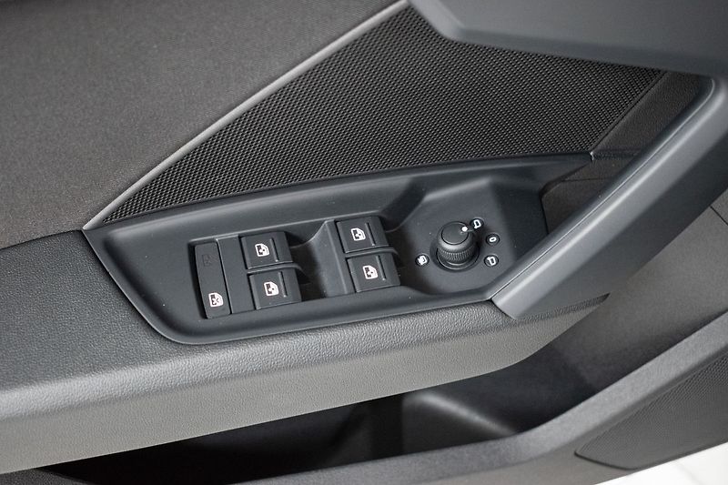 Audi A3 30 TFSi SPORT*AUTOMAT*DPH* - fotka 12 z 31