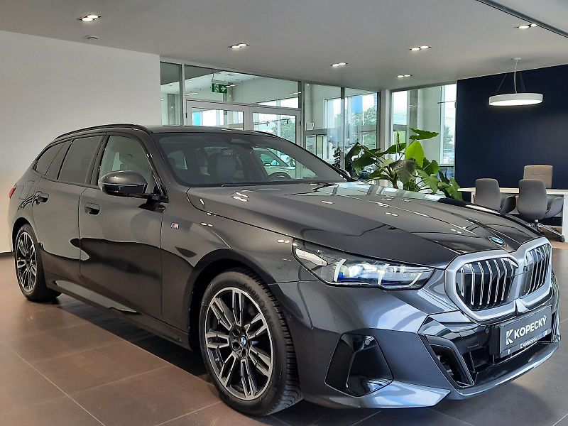 BMW Řada 5 (2025) 520d xDrive Touring M Sport - fotka 3 z 15