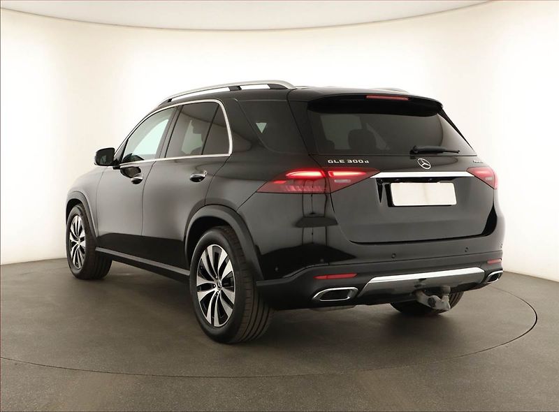 Mercedes-Benz GLE (2025) 300 d, Advanced Plus - fotka 4 z 20