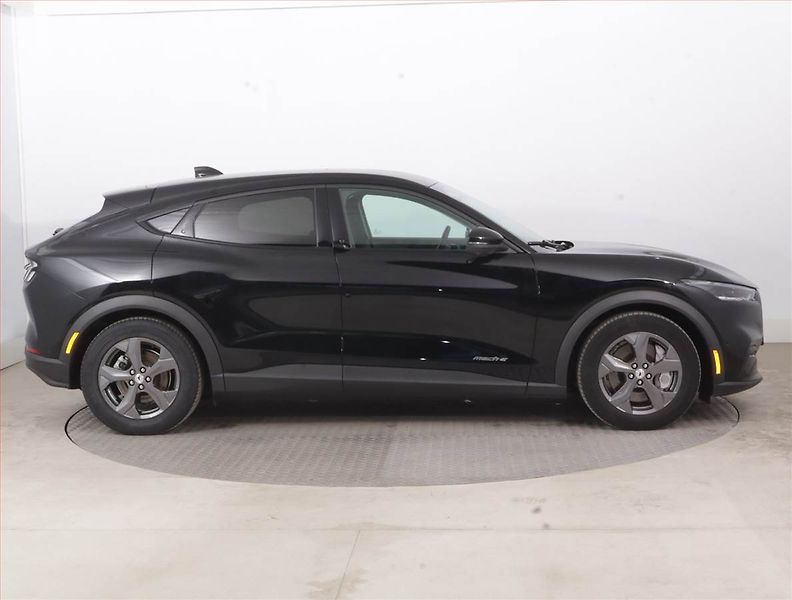 Ford Mustang Mach-E (2021) Standard Range RWD, SoH 94% - fotka 6 z 19