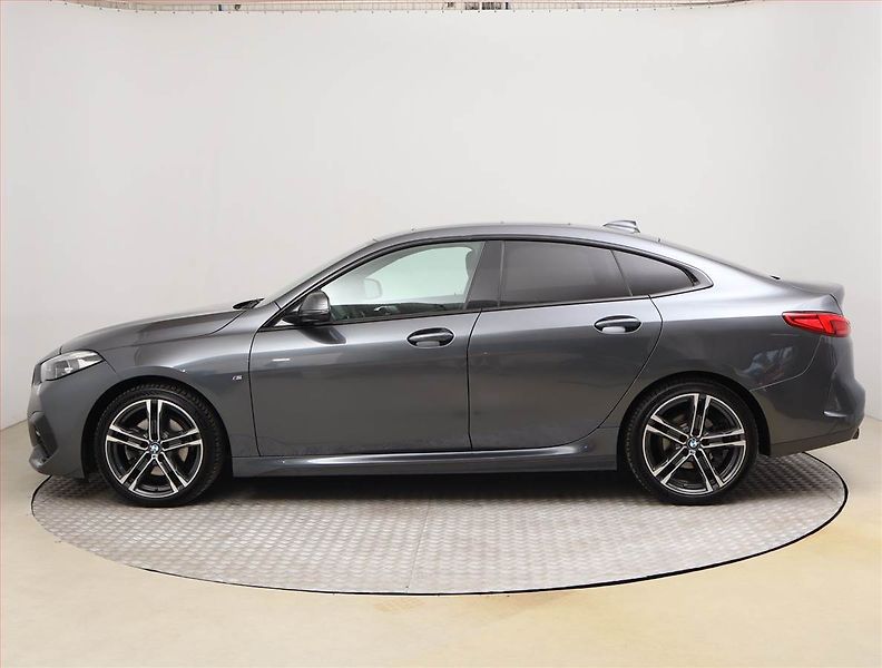 BMW Řada 2 (2021) Sport Line 218d, Automat - fotka 3 z 20