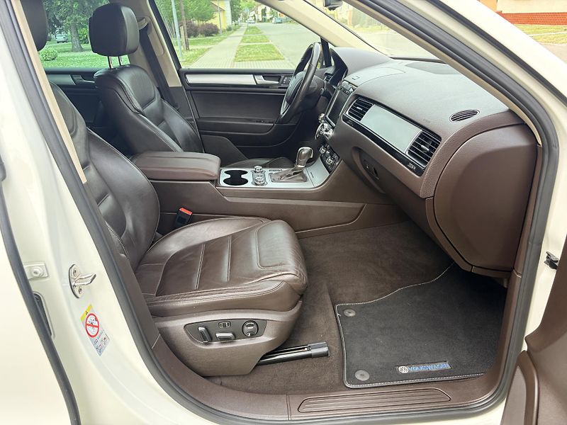 Volkswagen Touareg 3.0TDI V6 DSG 4x4 VZDUCH - fotka 39 z 56