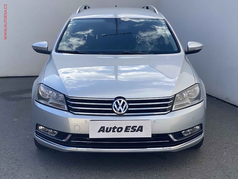 Volkswagen Passat (2014) 2.0 TDi, Highline, navi, - fotka 2 z 19