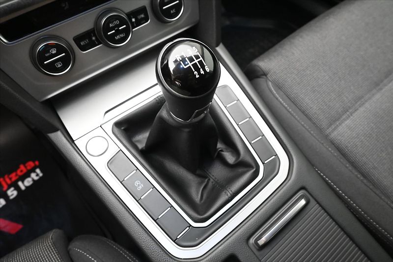 Volkswagen Passat 2,0 TDI 110 kW Navigace Záruka - fotka 23 z 31