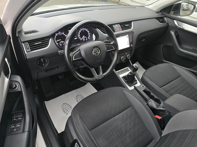 Škoda Octavia 1,5TSI 110kW 1.Maj. ČR -DPH - fotka 9 z 36