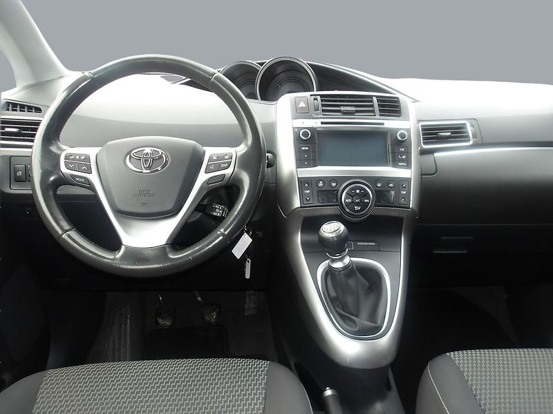 Toyota Verso 1,6 D4D 82kW Nové v ČR! 2xkola - fotka 8 z 30