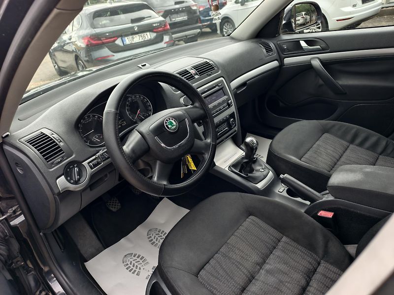 Škoda Octavia KOMBI 1.6 TDi 77kW VÝHŘEVY PDC - fotka 8 z 18