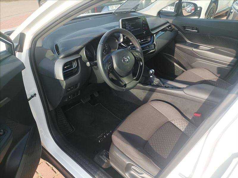 Toyota C-HR 1,8 Comfort - fotka 10 z 20