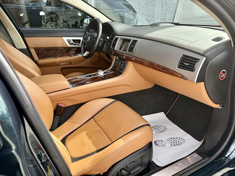 Jaguar XF 3,0 V6 S/C AWD REZERVACE - fotka 29 z 47