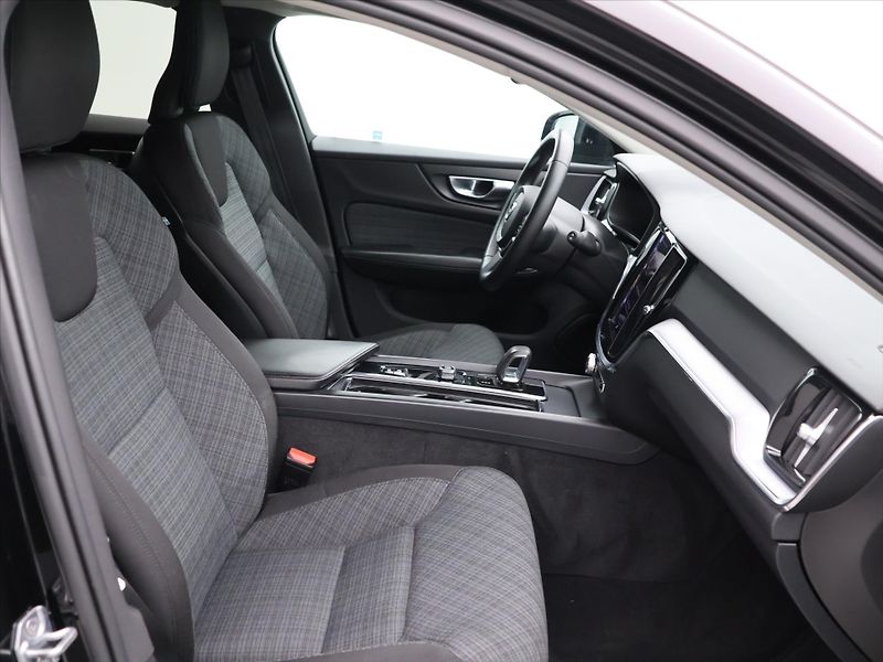Volvo V60 2,0 B4 AWD Cross Country DPH - fotka 13 z 36