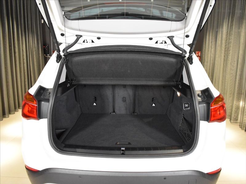 BMW X1 2,0 118D - fotka 10 z 23