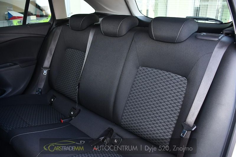 Opel Astra 1.6CDTi CARPLY NAVI - fotka 14 z 40