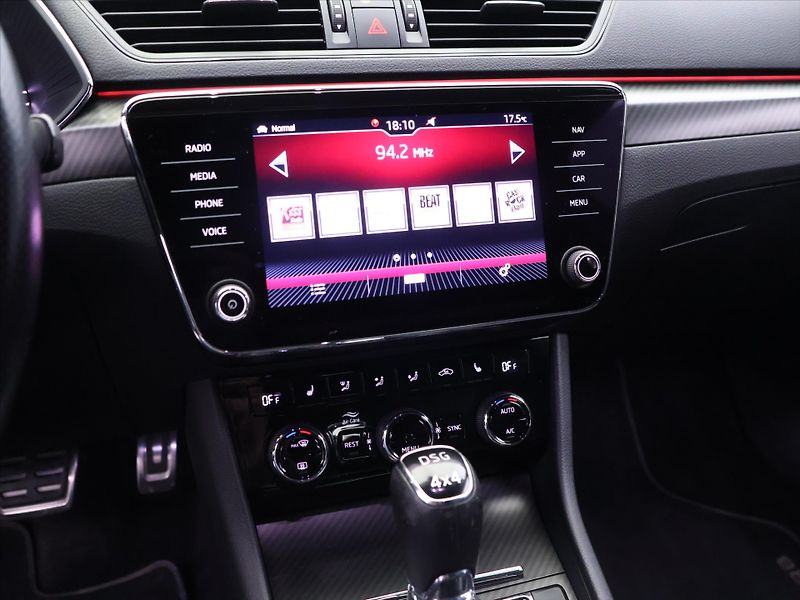 Škoda Superb 2,0 TDI 140kW DSG CZ Sportline - fotka 24 z 38