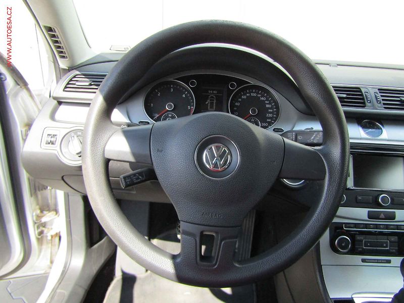 Volkswagen Passat (2011) 1.6 TDi, AC, tempo, park - fotka 15 z 17