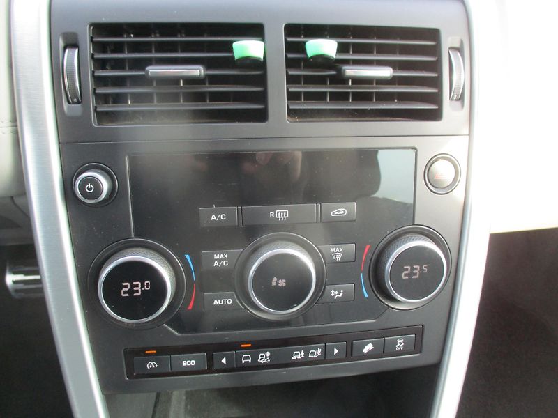 Land Rover Discovery Sport 2.0 TD4 110kW 4x4 koupeno CZ - fotka 15 z 42