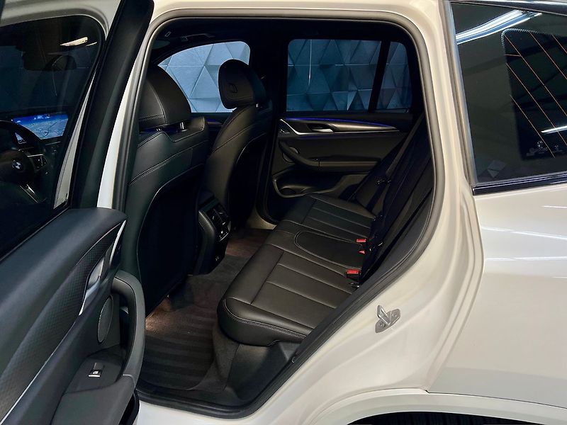 BMW X3 2.0d xDrive M-PAKET, HARMAN&KA - fotka 11 z 29