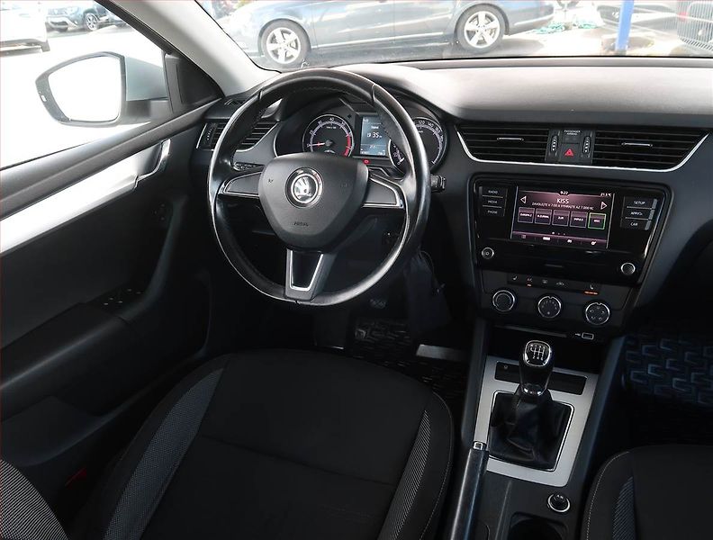 Škoda Octavia (2018) Ambition Plus 1.0 TSI - fotka 7 z 18