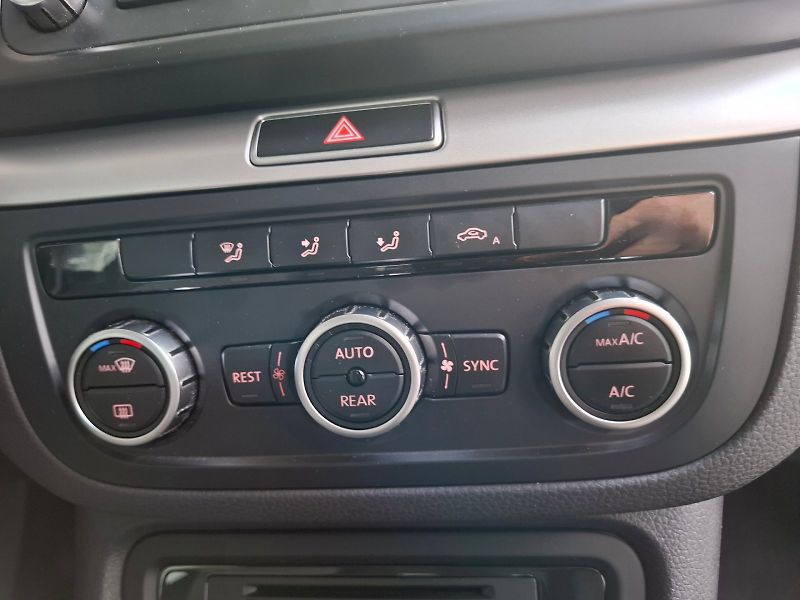 Volkswagen Sharan (2012) TDI 2,0/110 kW 7-míst - fotka 17 z 37