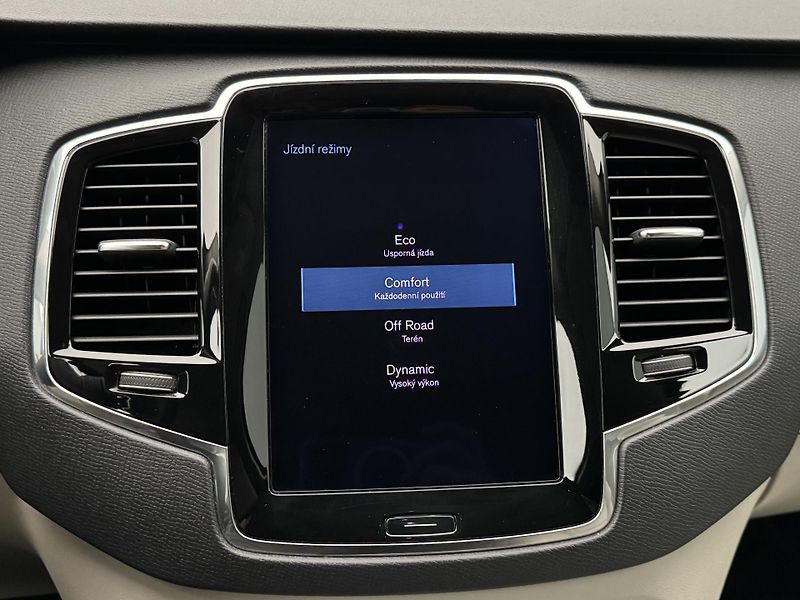 Volvo XC90 D5 AWD INSCRIPTION AUT CZ - fotka 31 z 32