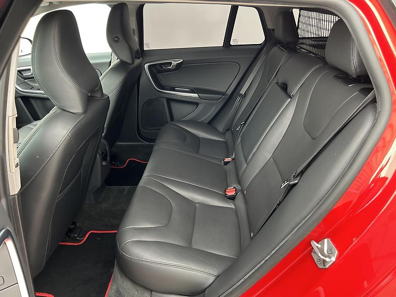 Volvo V60 1.6 T4 Summum - fotka 10 z 26