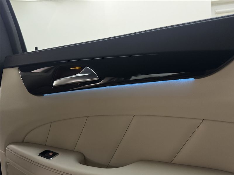 Mercedes-Benz CLS 3,0 DPH 4X4 H/K AMG LED ACC ČR - fotka 46 z 59