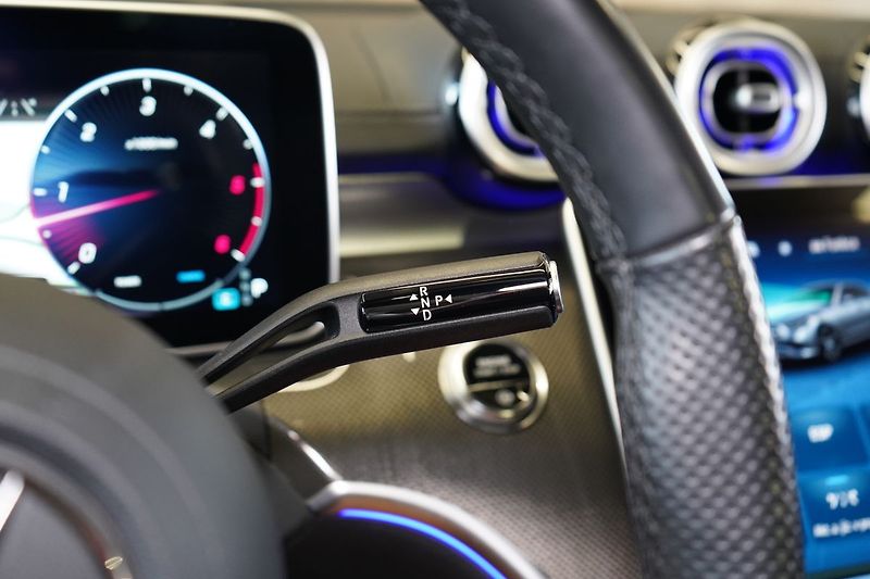 Mercedes-Benz Třídy C 300d 4MATIC AMG, Panorama, HUD - fotka 28 z 50