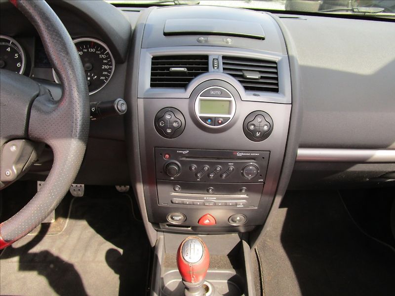 Renault Mégane 2.0T 16V, Cabrio - fotka 9 z 47
