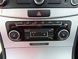 Volkswagen Passat (2011) 1.6 TDi, AC, tempo, park - náhled 14
