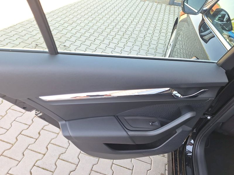 Škoda Octavia (2023) COMBI / 2.0 TDI / 85 kW / 6MP - fotka 27 z 33