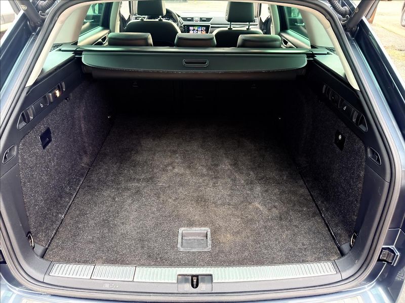 Škoda Superb 2,0 TDi Laurin & Klement - fotka 28 z 54