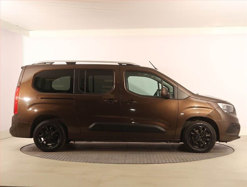 Opel Combo (2020) Maxi Edition 1.2 Turbo, 5Míst - fotka 6 z 21