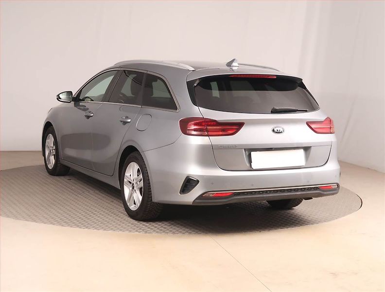 Kia Ceed (2018) 1.4 T-GDI, Serv.kniha - fotka 4 z 15