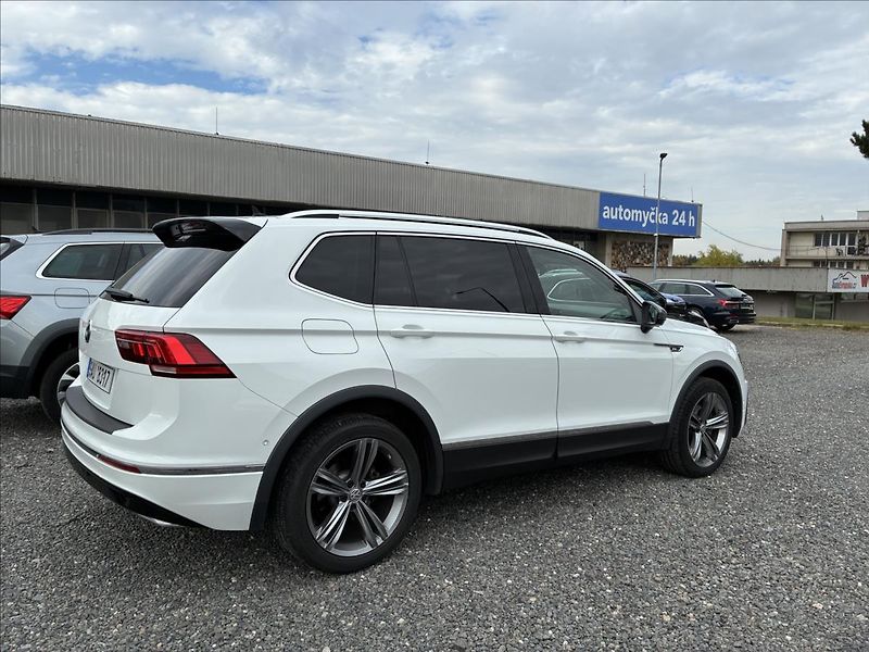 Volkswagen Tiguan Allspace 2,0 TDI PANO TAŽNÉ KAMERA 360 - fotka 8 z 34