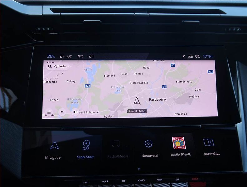 Peugeot 408 (2024) 1.2 PureTech - fotka 18 z 22
