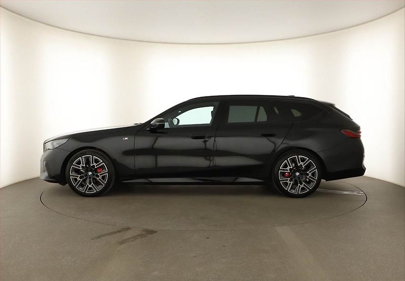 BMW Řada 5 (2025) 540d xDrive - fotka 3 z 22