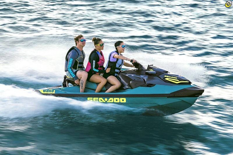 Sea Doo (2027) WAKE 230 PRO 3-up 230hp Audio - fotka 3 z 9