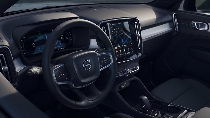 Volvo XC40 (2026) B3 BLACK EDITION PLUS AUT - fotka 7 z 17