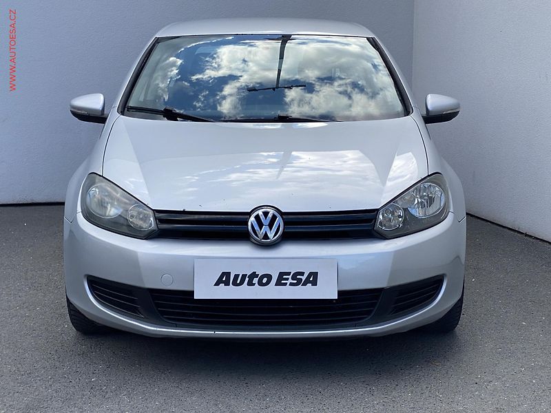 Volkswagen Golf (2010) 1.6 TDi, ČR, Trendline, AC - fotka 2 z 16