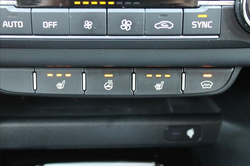 Kia ProCeed 1,5 T-GDI  1MAJ,DPH,GTLINE,JBL - fotka 23 z 41