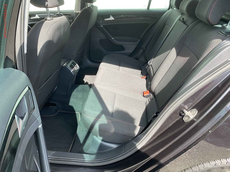 Volkswagen Golf (2017) 2.0 TDi, Sound, DSG, LED, TZ - fotka 10 z 16