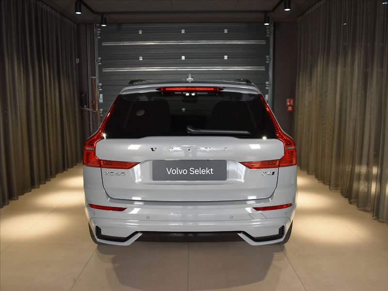 Volvo XC60 2,0 B4 AWD Plus Blis,Bezklíč - fotka 5 z 23