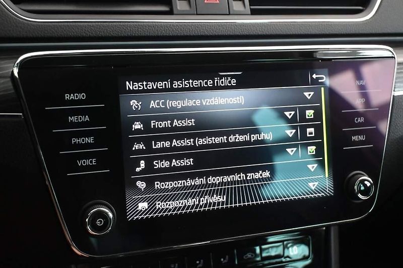 Škoda Superb (2022) 2.0 STYLE LED MATRIX DSG ACC T - fotka 19 z 39