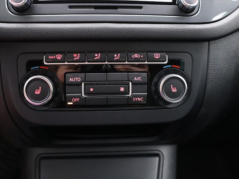 Volkswagen Tiguan 1,4 TSI 4Motion Sport & Style - fotka 16 z 24