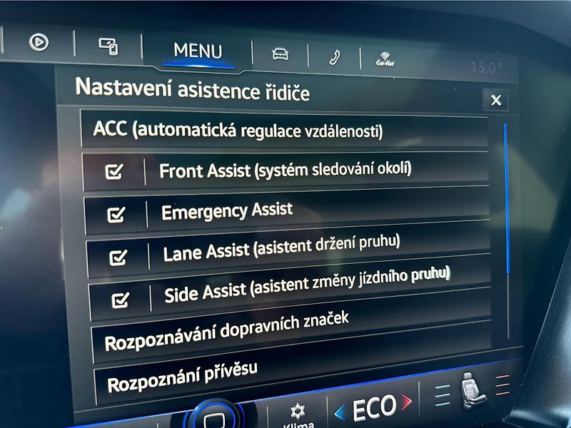 Volkswagen Touareg 3,0TDi 210kW R-line - fotka 15 z 23