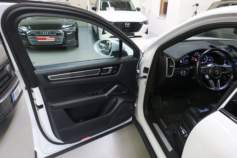 Porsche Cayenne (2019) Coupe 3.0 V6 Tiptronic Vzduch - fotka 10 z 45