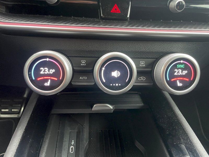 Škoda Superb (2025) COMBI Sportline TD 110 / 2.0 A - fotka 45 z 61