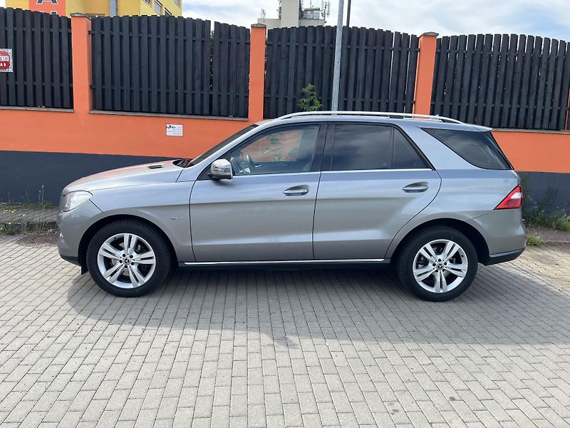 Mercedes-Benz Třídy M ML 250 CDi Sport - fotka 8 z 30