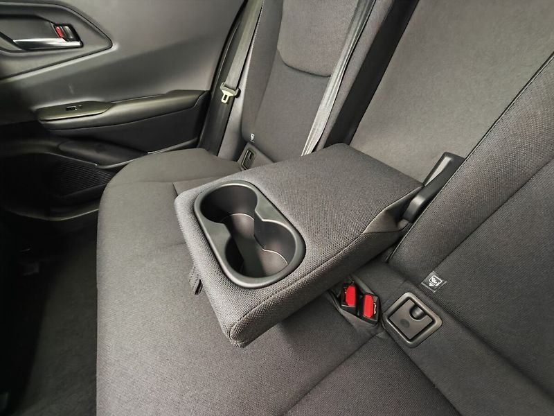 Toyota Prius 2.0 Plug-in Hybrid Prestige - fotka 16 z 38