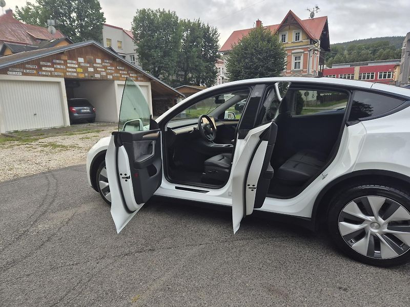 Tesla Model Y ZAMLUVENO ! TZ 92,4% - fotka 13 z 50