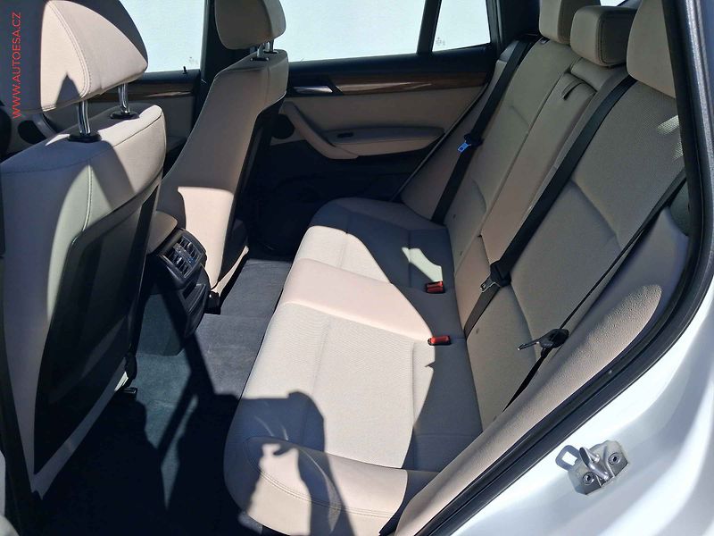 BMW X3 (2011) 2.0 d xDrive20d, ČR, M Paket - fotka 10 z 17